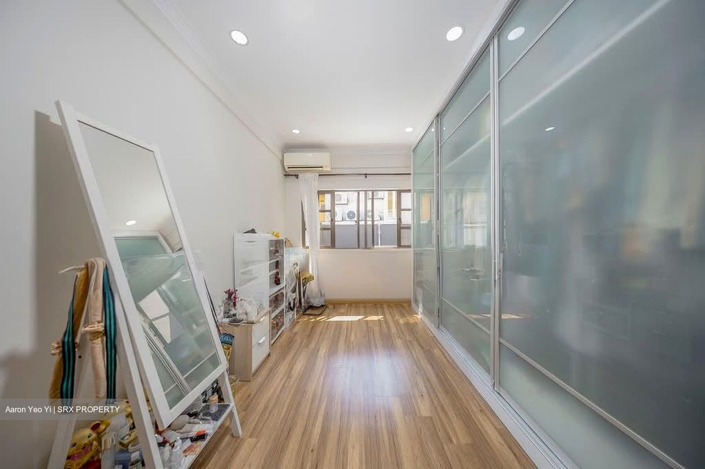 Highland Road (D19), Terrace #543062611